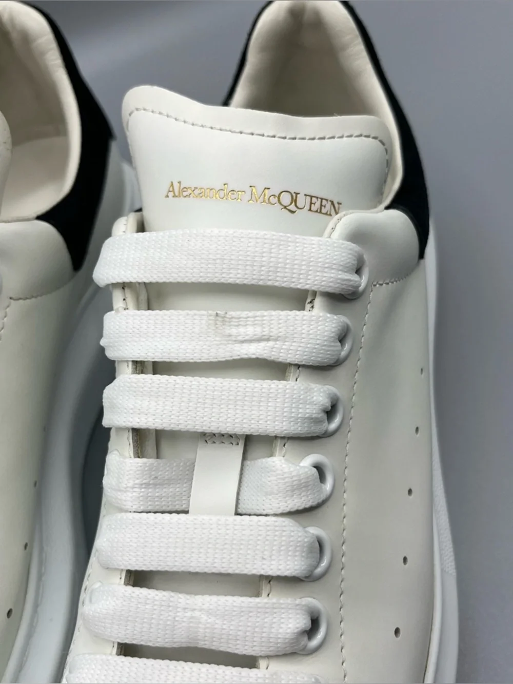 Alexander McQueen Oversized Sneakers White Black Heel Tab EU 39.5 US 9.5 Leather - Picture 3 of 14